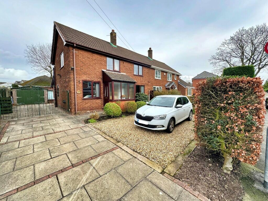 3 bedroom semidetached house for sale in Lime Grove, Lowton, WA3