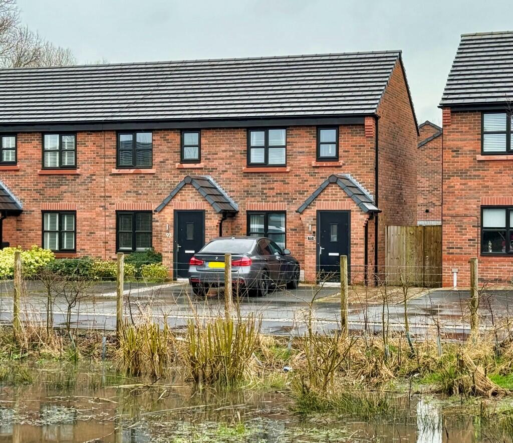 2 bedroom end of terrace house for sale in Crompton Way, Lowton, WA3