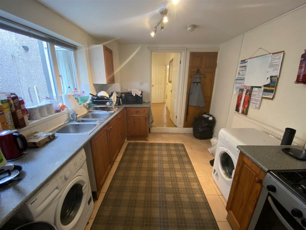 4 bedroom terraced house for rent in Brook Street, Treforest
