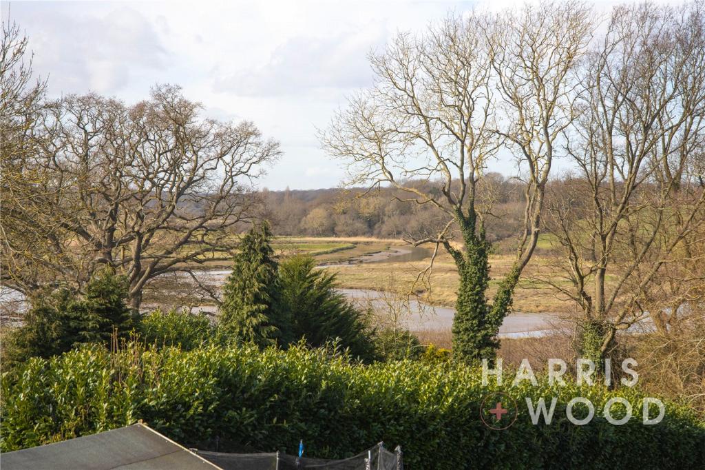 4 bedroom detached house for sale in Ferry Road, Fingringhoe