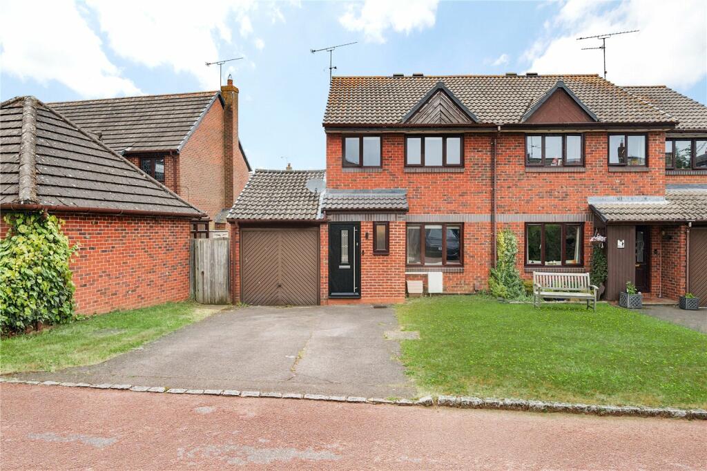 3 bedroom semidetached house for rent in All Saints Close, Wokingham