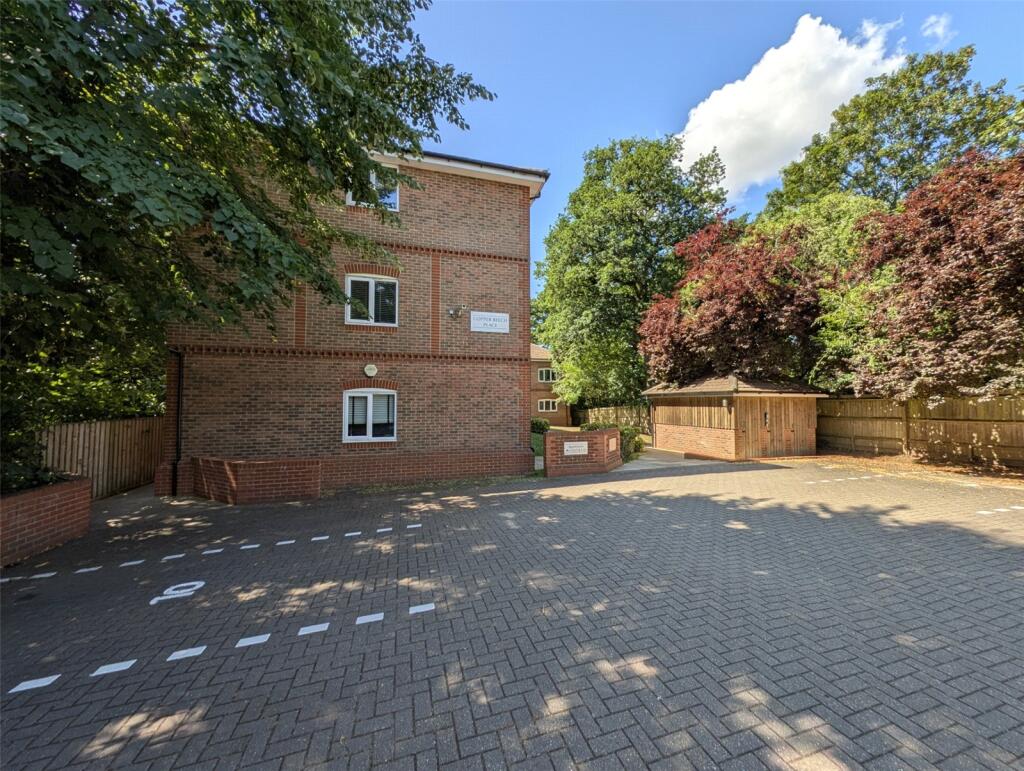 Main image of property: Reading Road, Wokingham, Berkshire, RG41