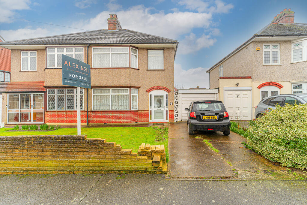 3 bedroom semidetached house for sale in Sandringham Drive, Welling DA16