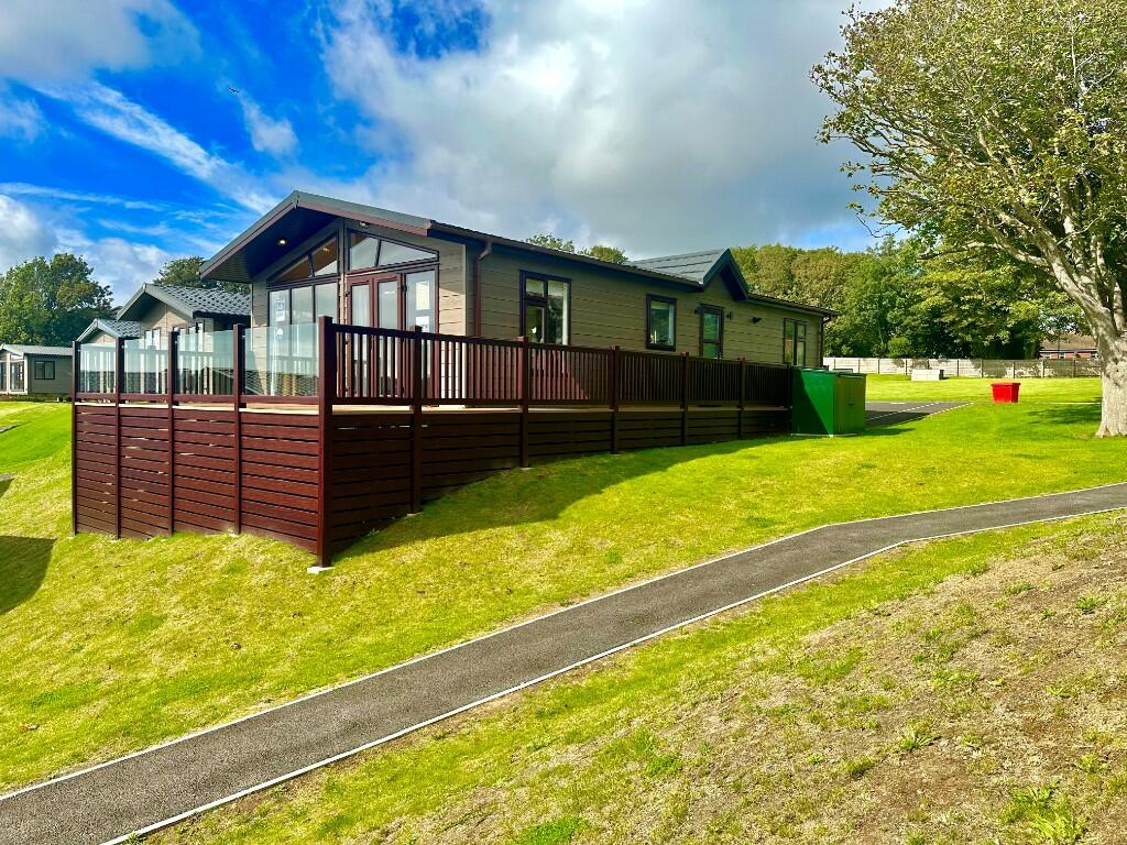 2 bedroom lodge for sale in Mudstone Lane, Brixham, Devon, TQ5 9EJ, TQ5