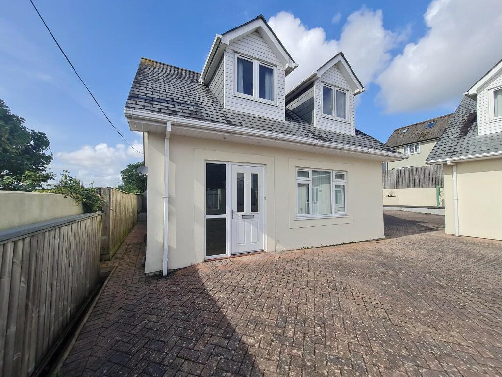 2 bedroom detached house for sale in Oaklands Drive, Saltash, Cornwall