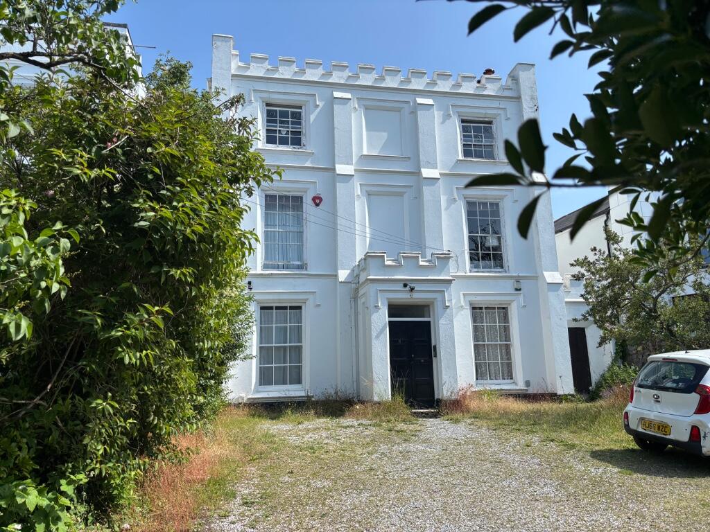 Main image of property: Flat 2, 9 Bedford Terrace, Plymouth, Devon, PL4 8EY