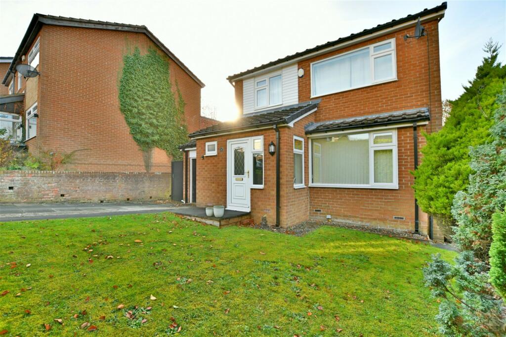 3 bedroom detached house for sale in Callaley Avenue, Fellside Park