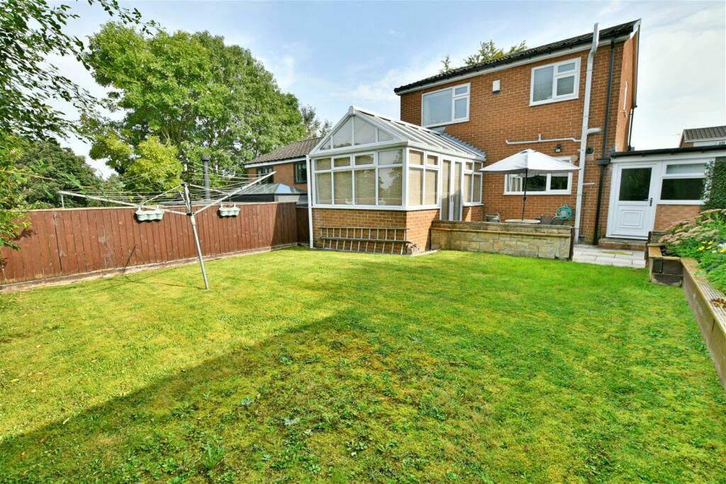 3 bedroom detached house for sale in Callaley Avenue, Fellside Park