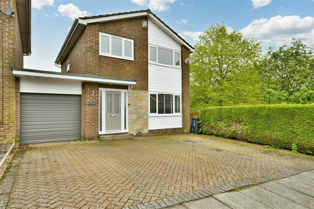 3 bedroom link detached house for sale in Longwood Close, Sunniside