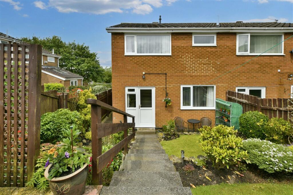 3 bedroom semidetached house for sale in Leasyde Walk, Fellside Park