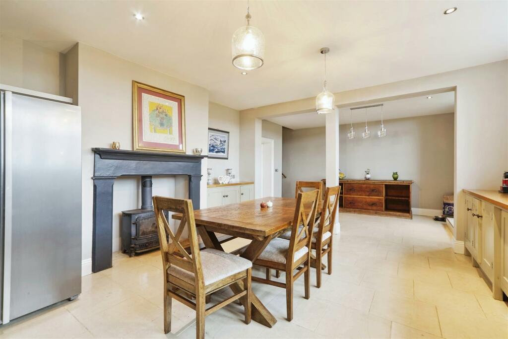 Additional property image - Spring Gardens Lane, Keighley, BD20 6LS