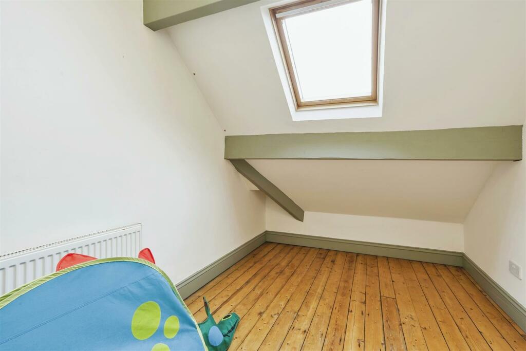 Additional property image - Spring Gardens Lane, Keighley, BD20 6LS