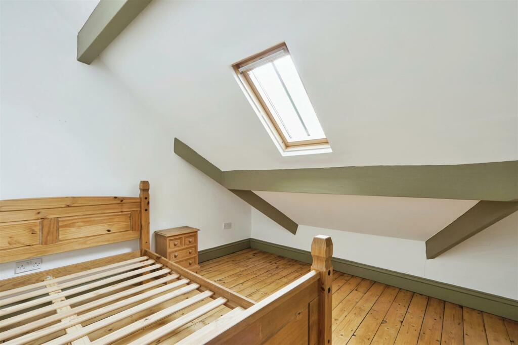 Additional property image - Spring Gardens Lane, Keighley, BD20 6LS