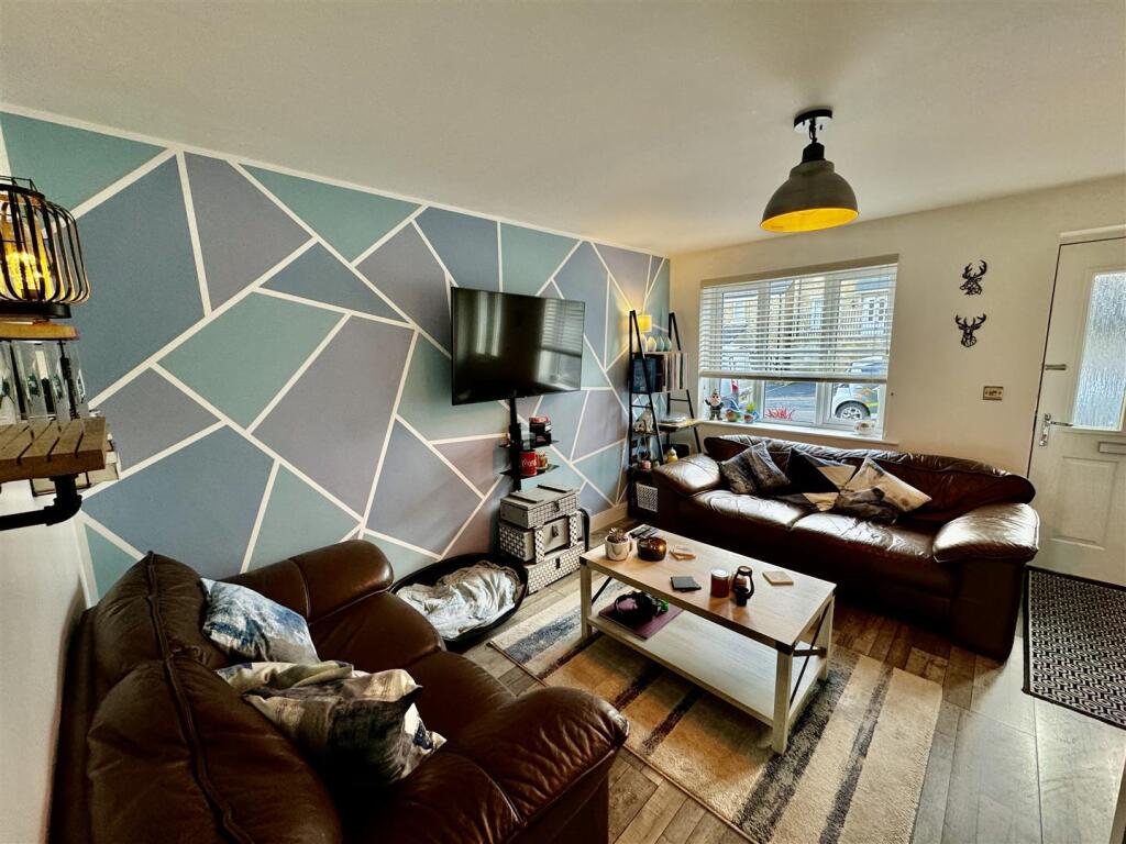 Additional property image - Glatton Drive, Oakworth, BD22 7FD