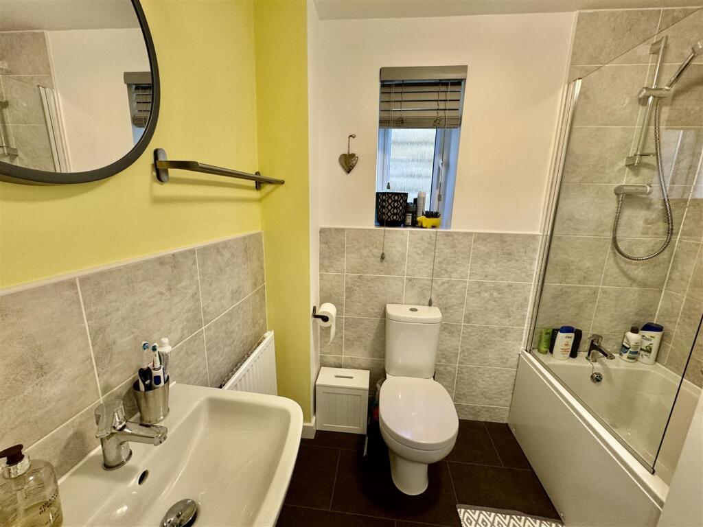 Additional property image - Glatton Drive, Oakworth, BD22 7FD