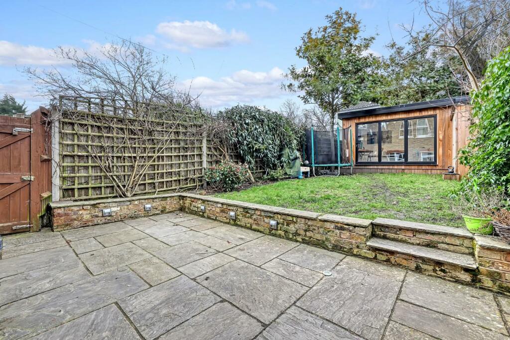 4 bedroom detached house for sale in Forest Road, Loughton, IG10