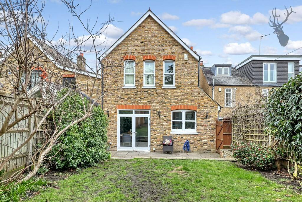 4 bedroom detached house for sale in Forest Road, Loughton, IG10