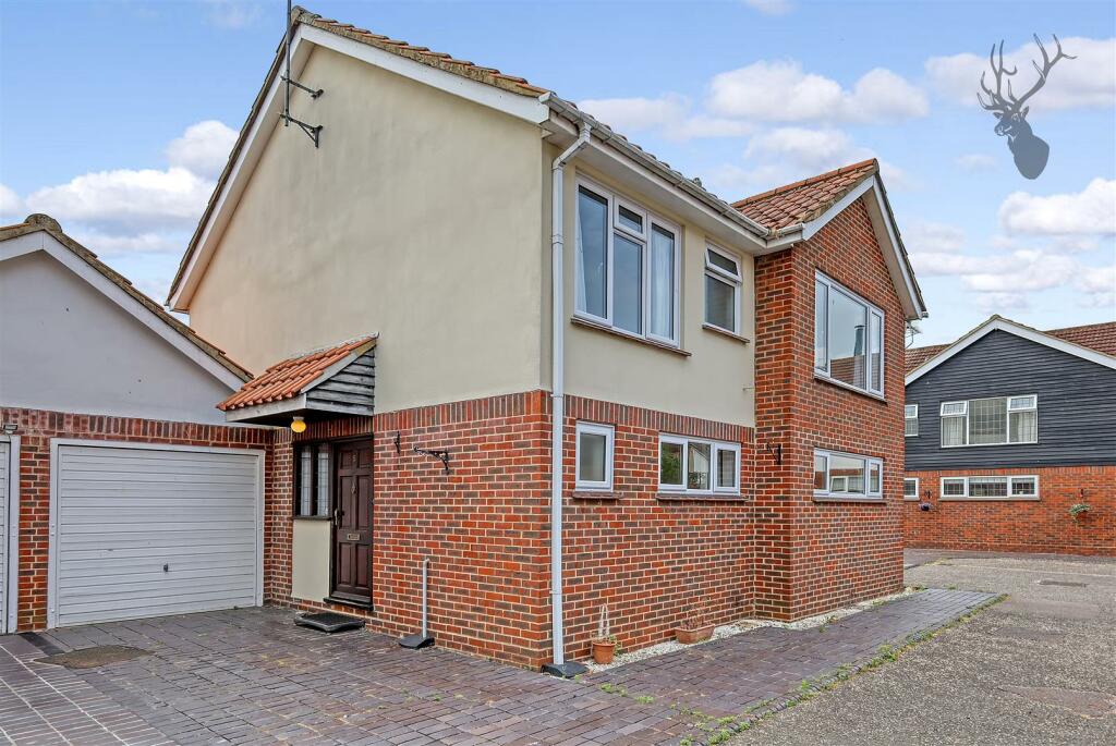 4 bedroom link detached house for sale in Thrifts Mead, Theydon Bois,, CM16
