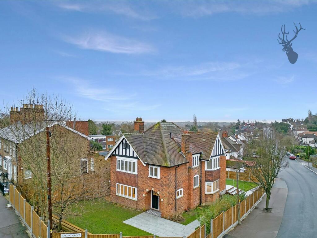 6 bedroom detached house for sale in Spring Grove, Loughton, IG10