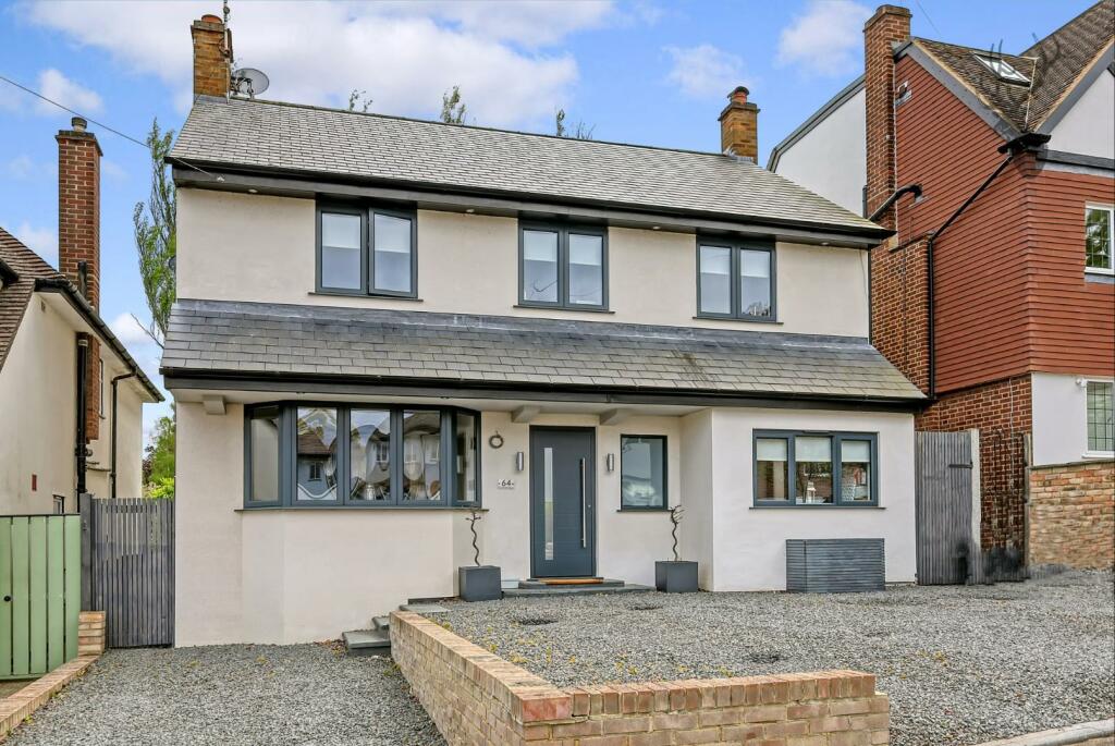 4 bedroom detached house for sale in Roundmead Avenue, Loughton, IG10