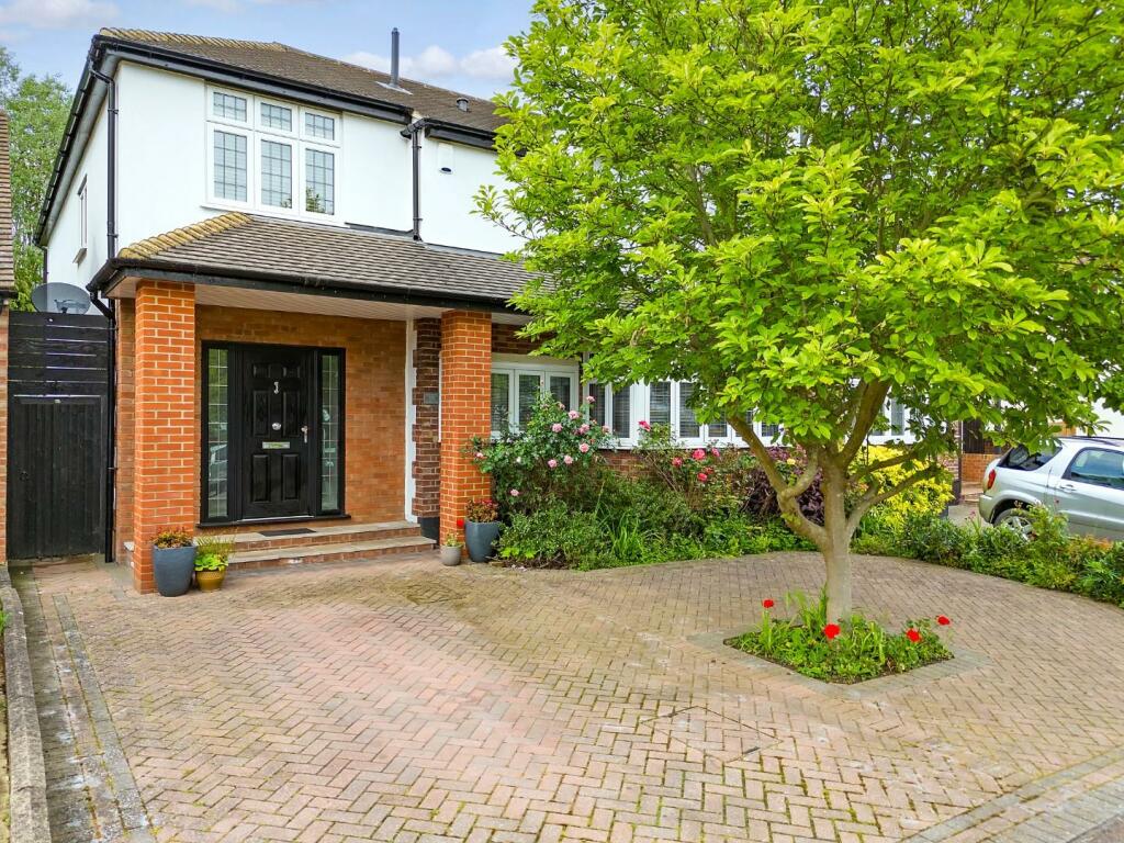 4 bedroom semidetached house for sale in Woodland Way, Theydon Bois