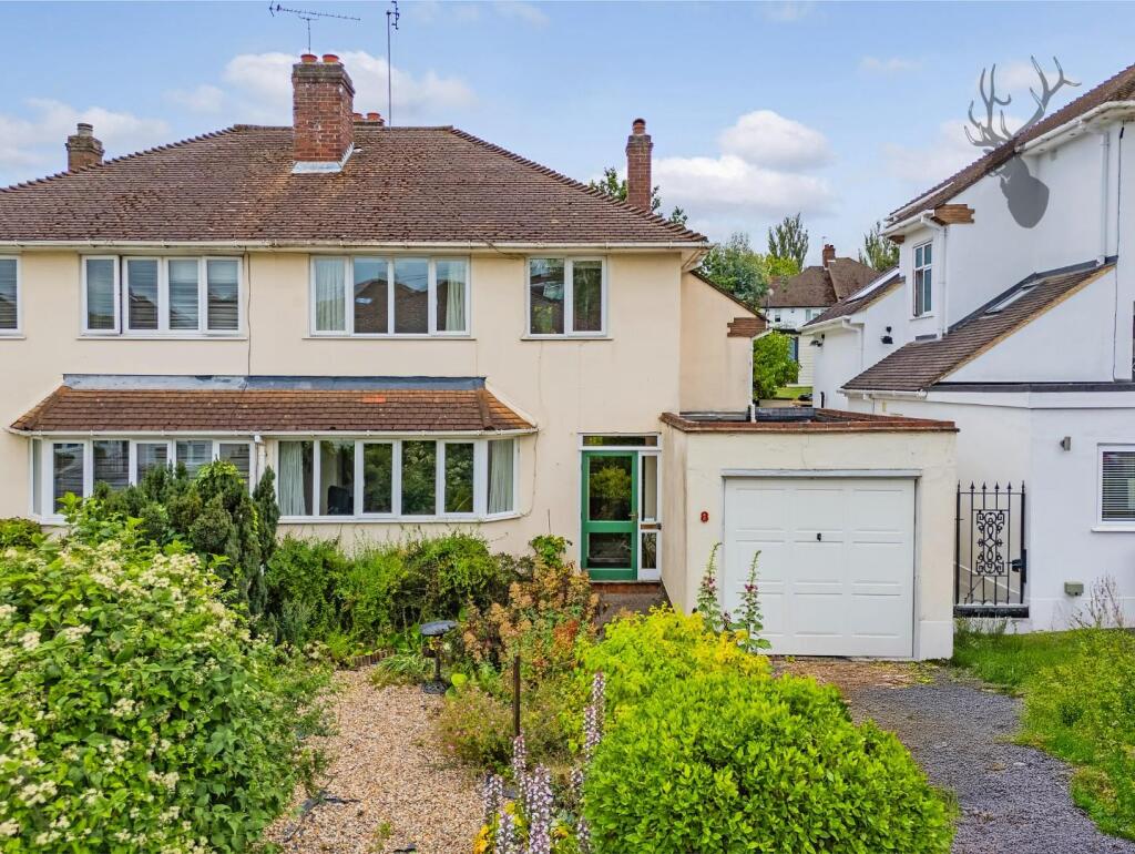 Main image of property: Roundmead Close, Loughton