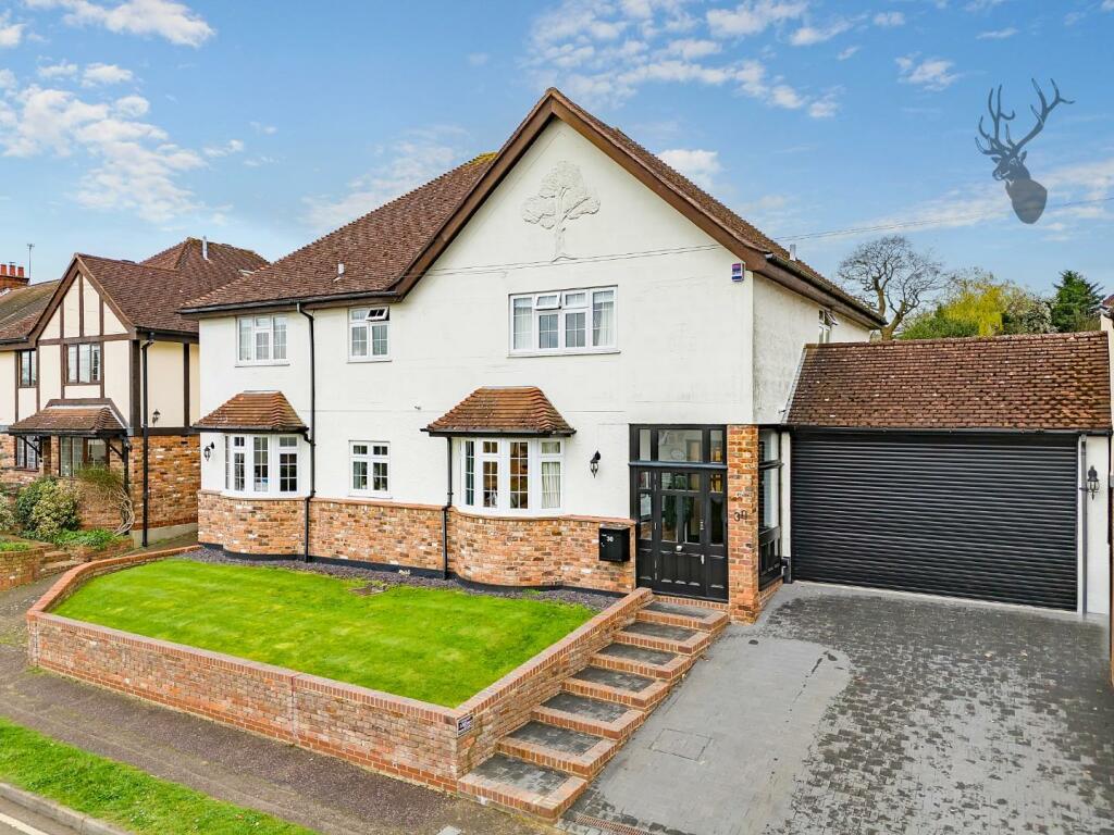 5 bedroom detached house for sale in Theydon Park Road, Theydon Bois