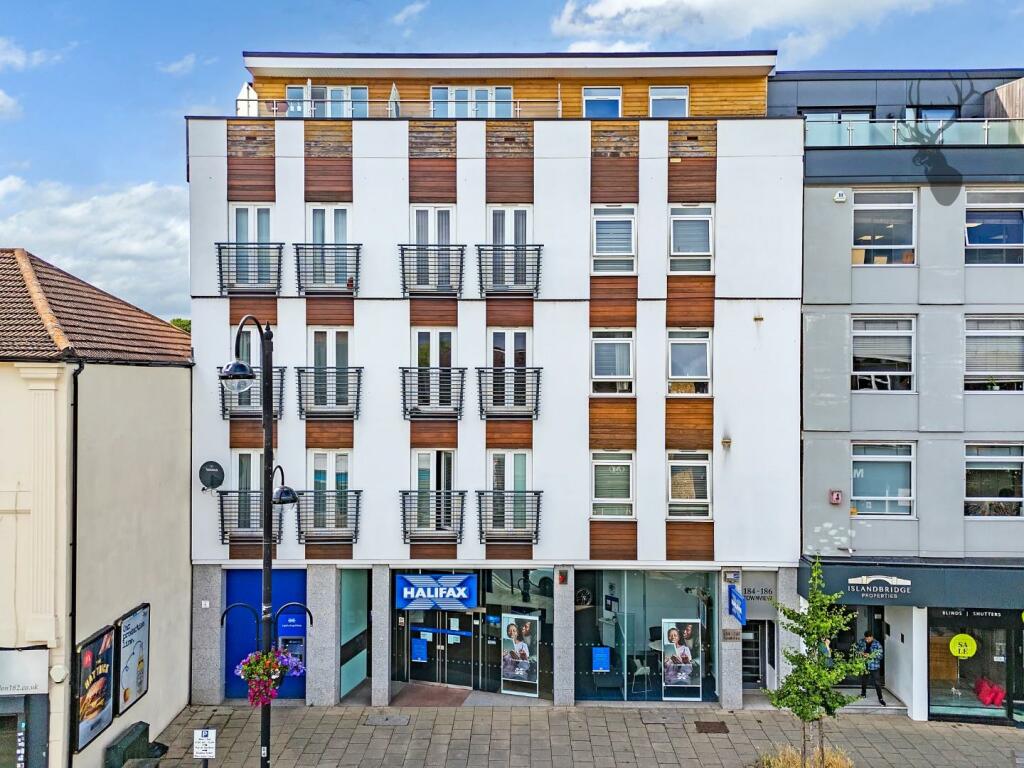 1 bedroom flat for sale in 184 186 High Road, Loughton, IG10