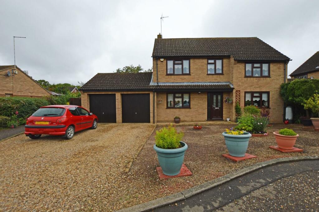 4 bedroom detached house for sale in Stonebridge, Orton Malborne, Peterborough, PE2