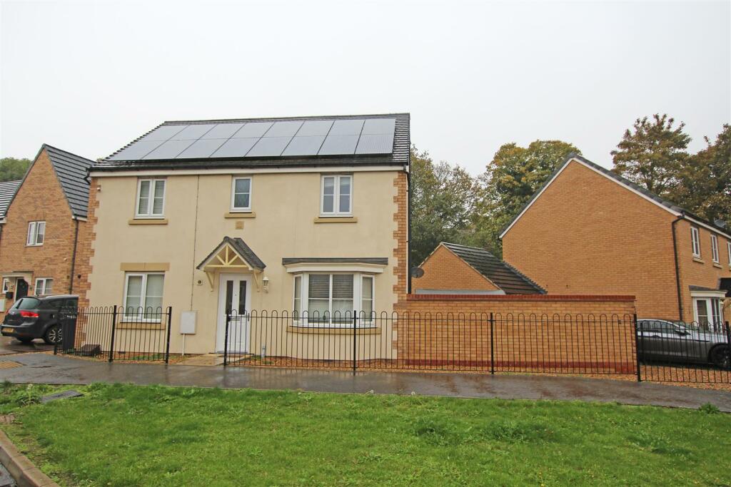 4 bedroom detached house for sale in Tilman Drive, Hempsted