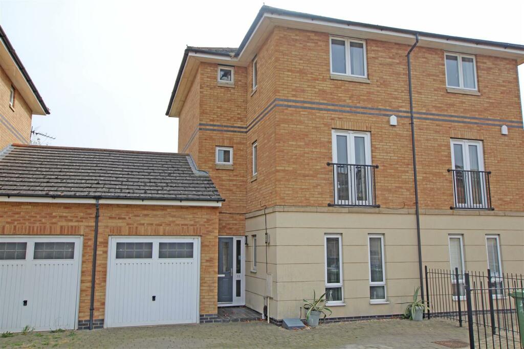 4 bedroom semi-detached house for sale in Stanton Square, Hampton Hargate, Peterborough, PE7