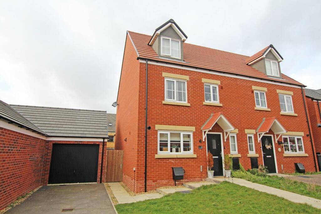 4 bedroom semi-detached house for sale in Stockwood Close, Hampton Gardens, Peterborough, PE7