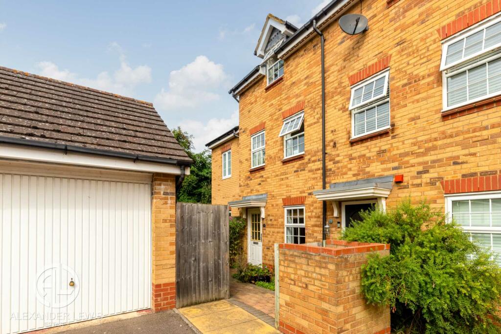 4 bedroom end of terrace house for sale in Chancellors, Arlesey, SG15