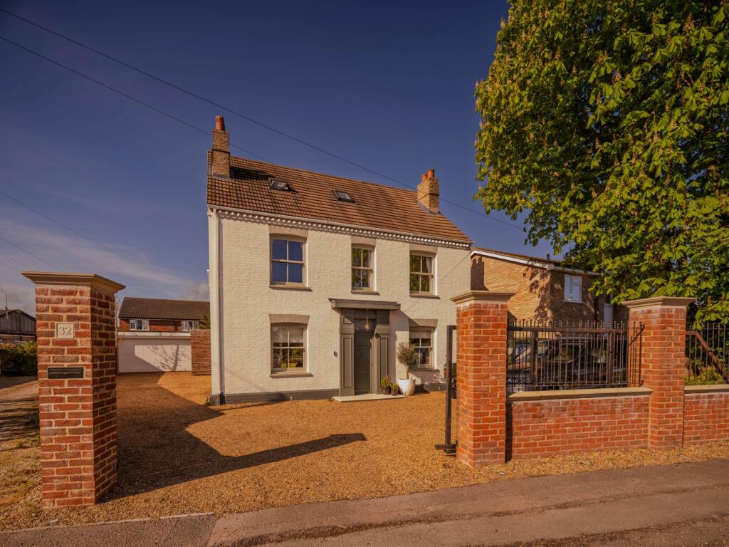 Main image of property: Astwick Road, Stotfold, SG5 4AT