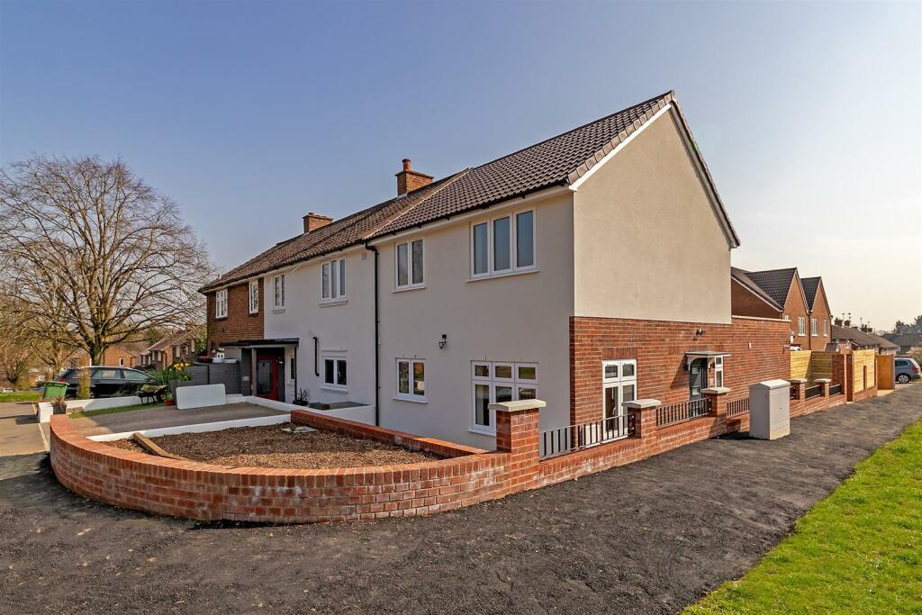 3 bedroom end of terrace house for sale in Tassell Hall, Redbourn, St. Albans, AL3