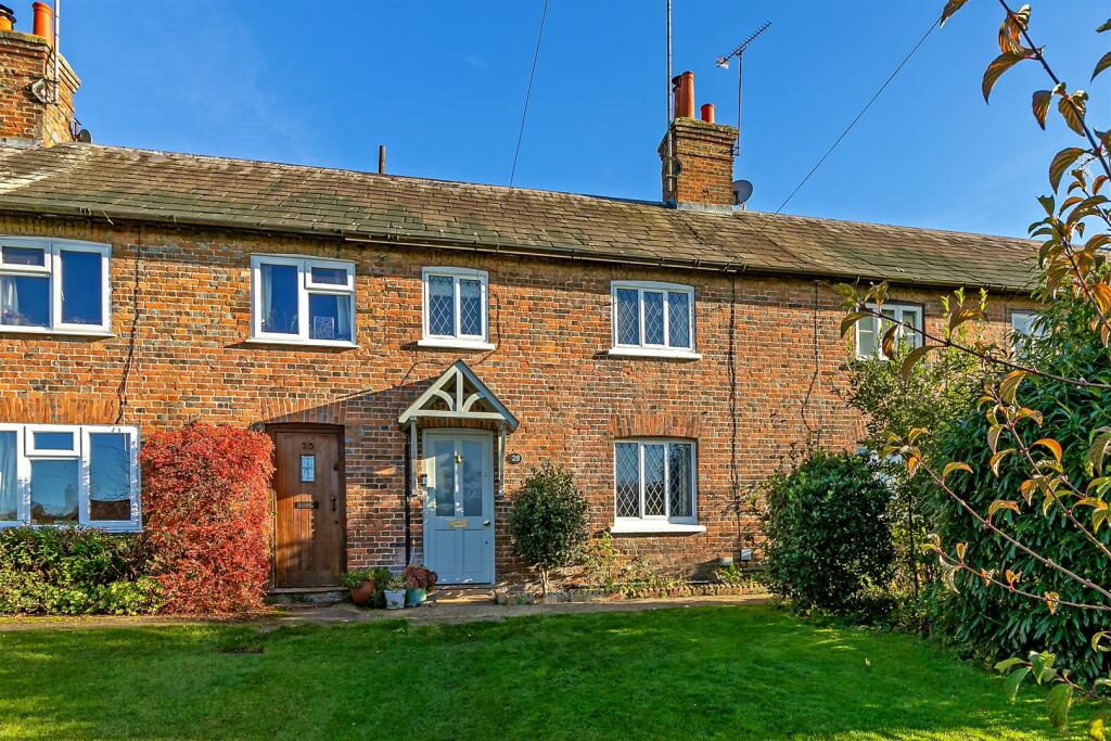 3 bedroom terraced house for sale in Stocks Road, Aldbury, Tring, HP23