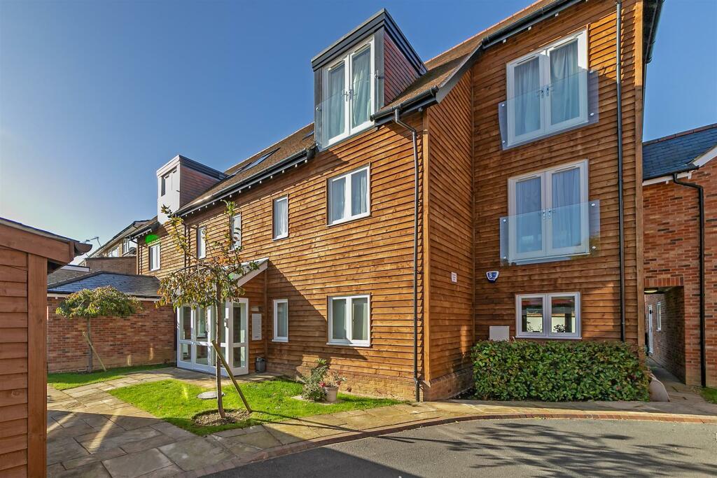 2 bedroom apartment for sale in Fish Street, Redbourn, St. Albans, AL3