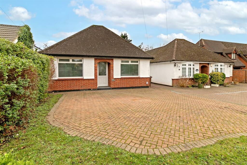 3 bedroom detached house for sale in Watford Road, Chiswell Green, St. Albans, AL2