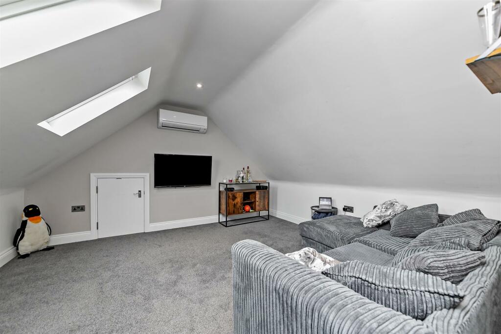 Additional property image - Gaddesden Lane, Redbourn, St. Albans