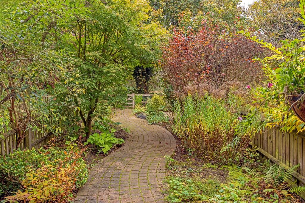 Additional property image - Bower Heath, Harpenden