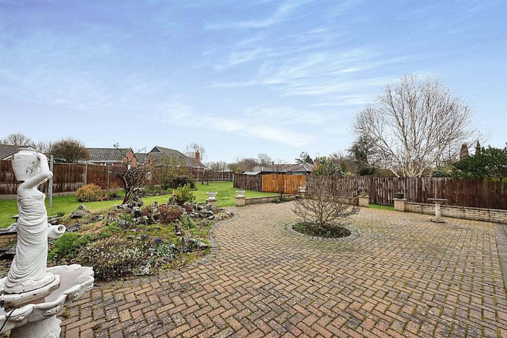 3 bedroom detached bungalow for sale in Kates Lane, Wetherden