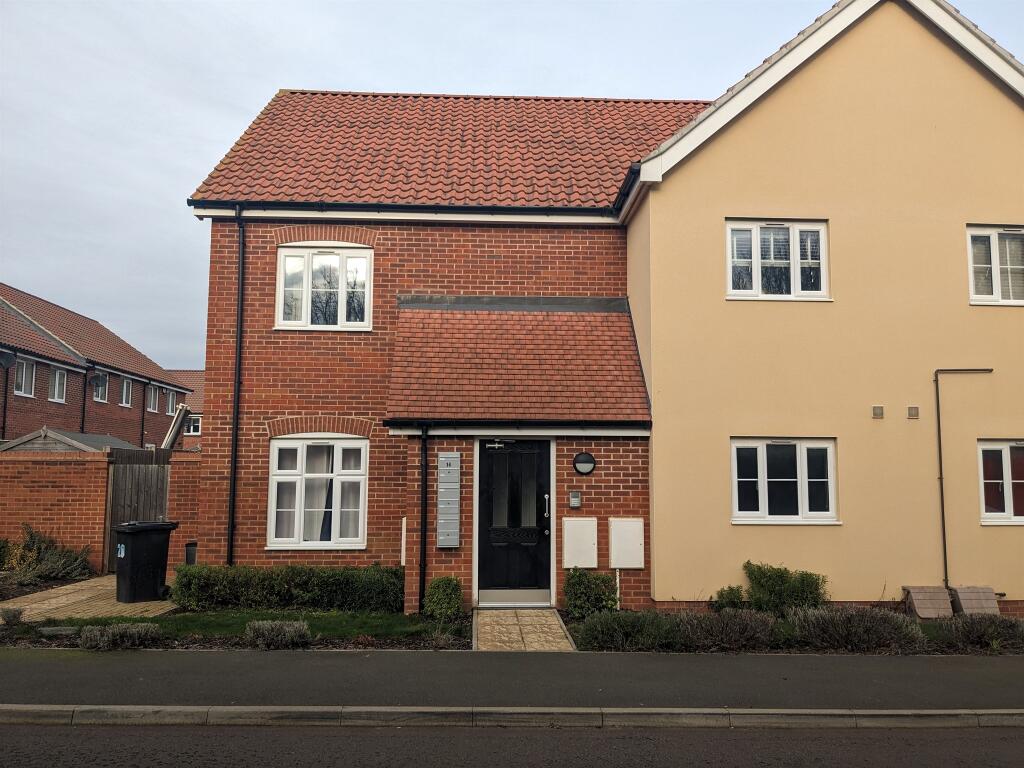 2 bedroom ground floor flat for sale in Tynan Crescent, STOWMARKET, IP14