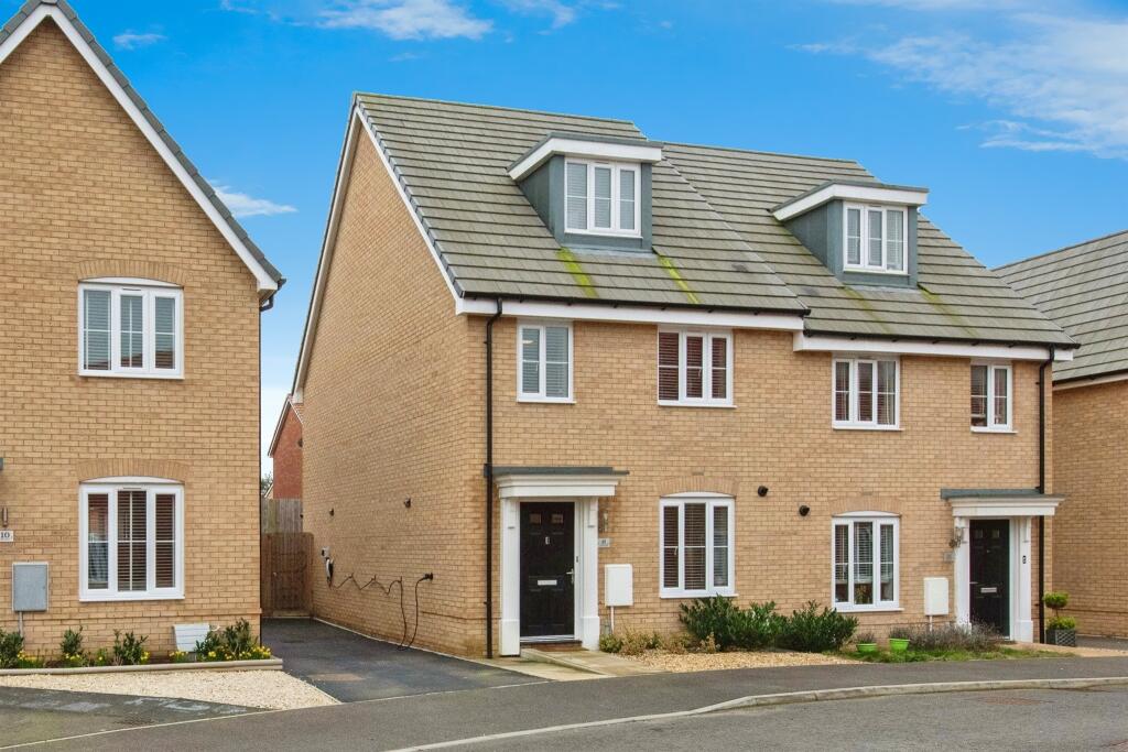 3 bedroom semidetached house for sale in Keyes Close, Stowmarket, IP14