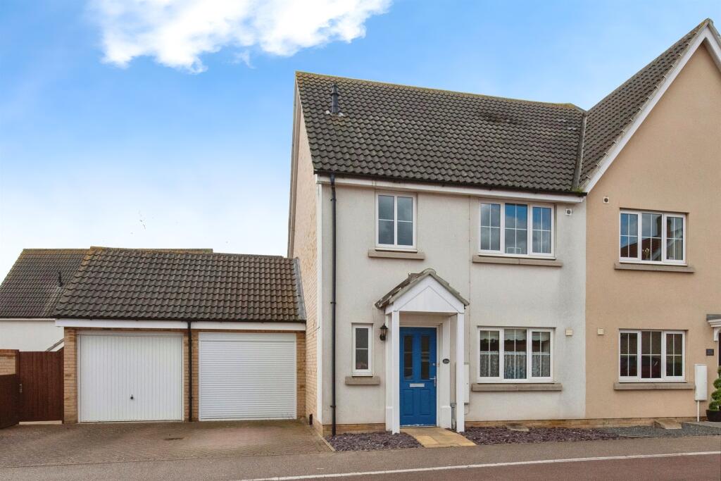 4 bedroom semidetached house for sale in Osprey Drive, Stowmarket, IP14