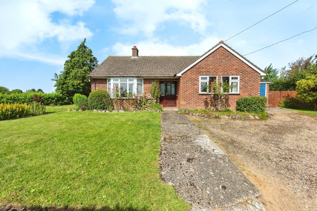 3 bedroom detached bungalow for sale in Mill Road, Buxhall, Stowmarket