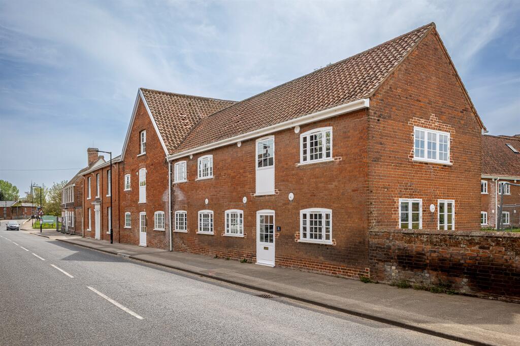 Main image of property: Bridge Street, Hadleigh, Ipswich