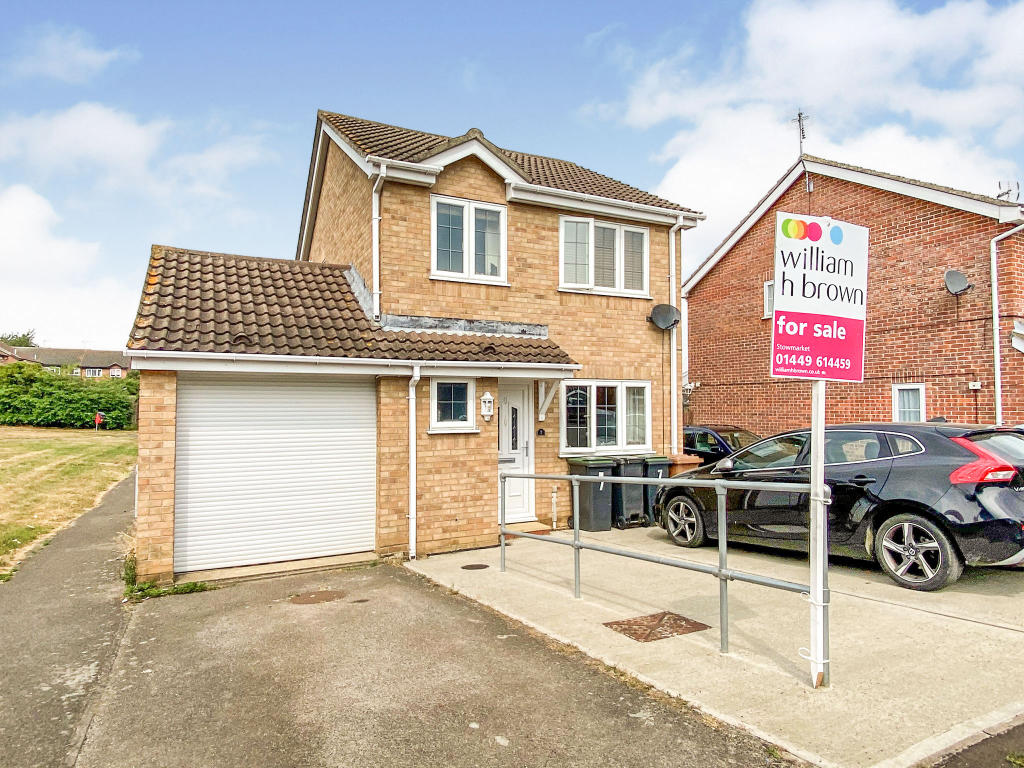 3 bedroom detached house for sale in Elmsett Close, Stowmarket, IP14