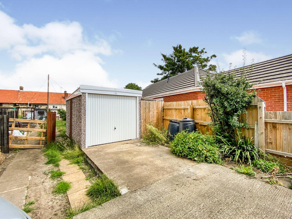 3 bedroom terraced house for sale in Combs Lane, Stowmarket, IP14