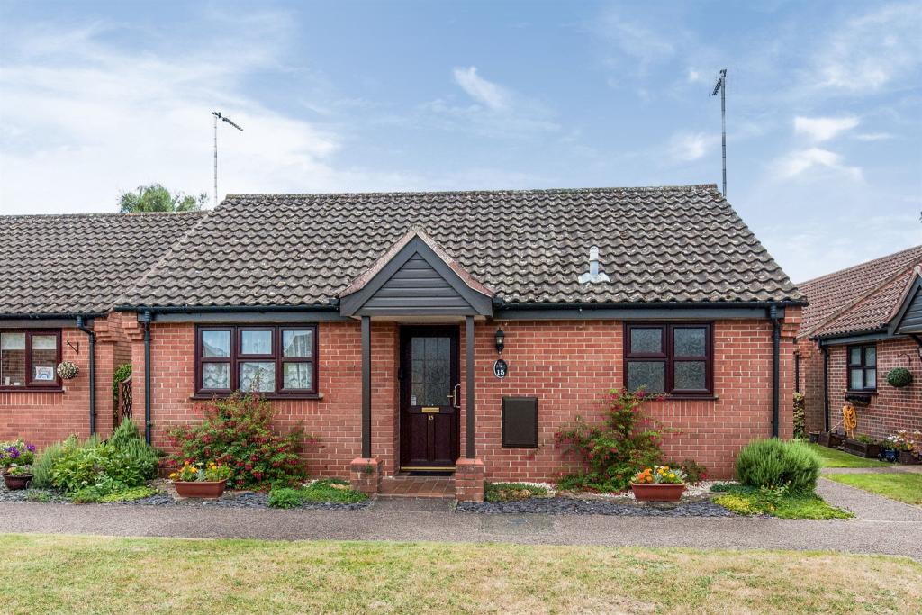 2 bedroom retirement property for sale in Town Green, Stowmarket, IP14