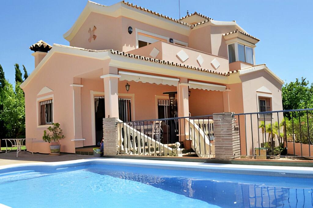 3 bedroom detached house for sale in Estepona, Malaga, Spain